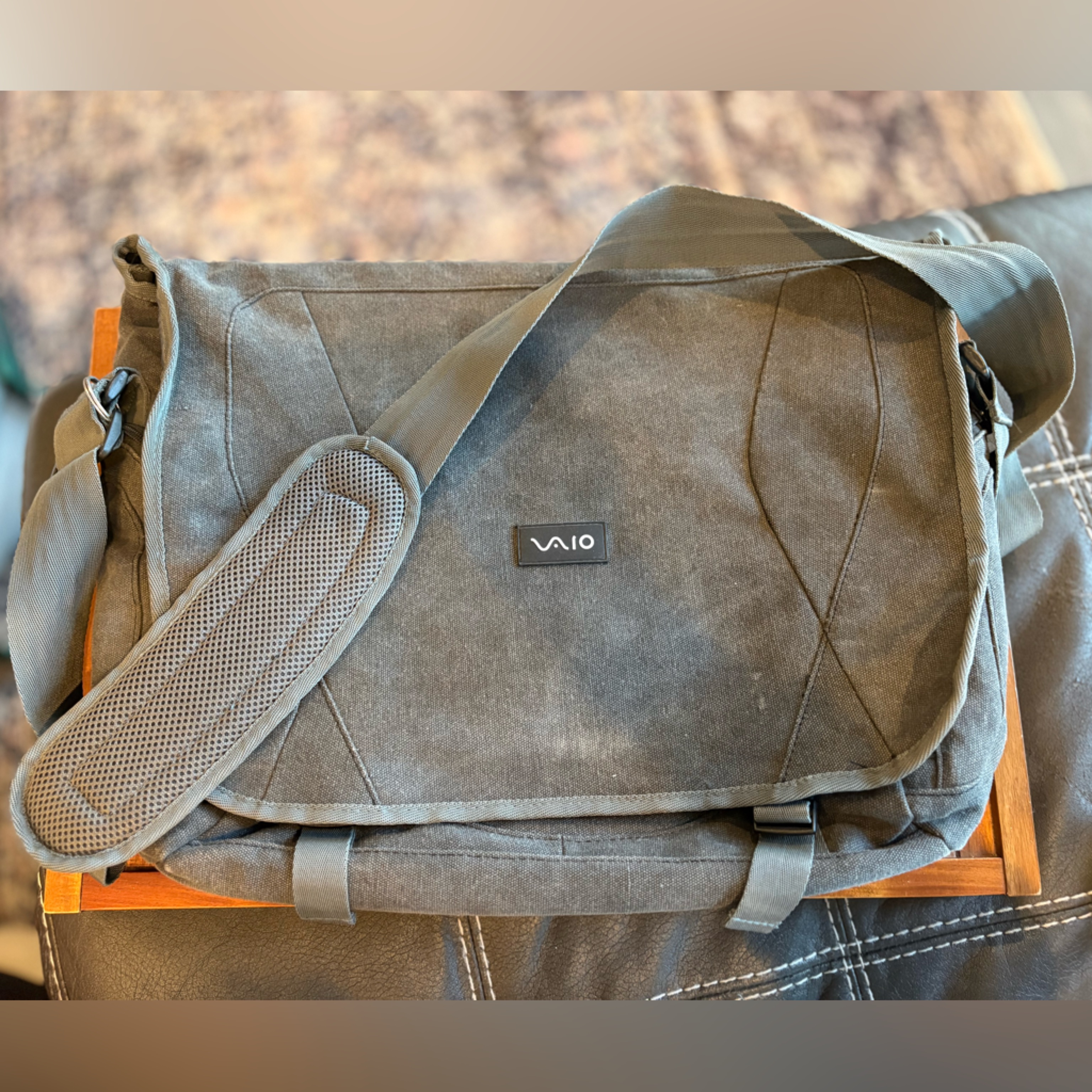Vaio Slate Gray Mens Messenger Bag Vaio Slate Gray Mens Messenger Bag